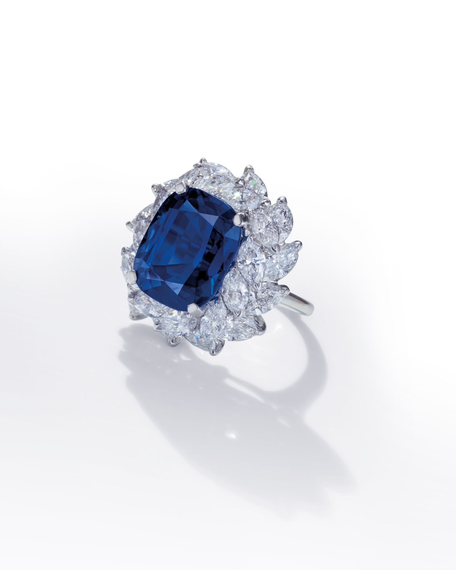 SAPPHIRE AND DIAMOND RING