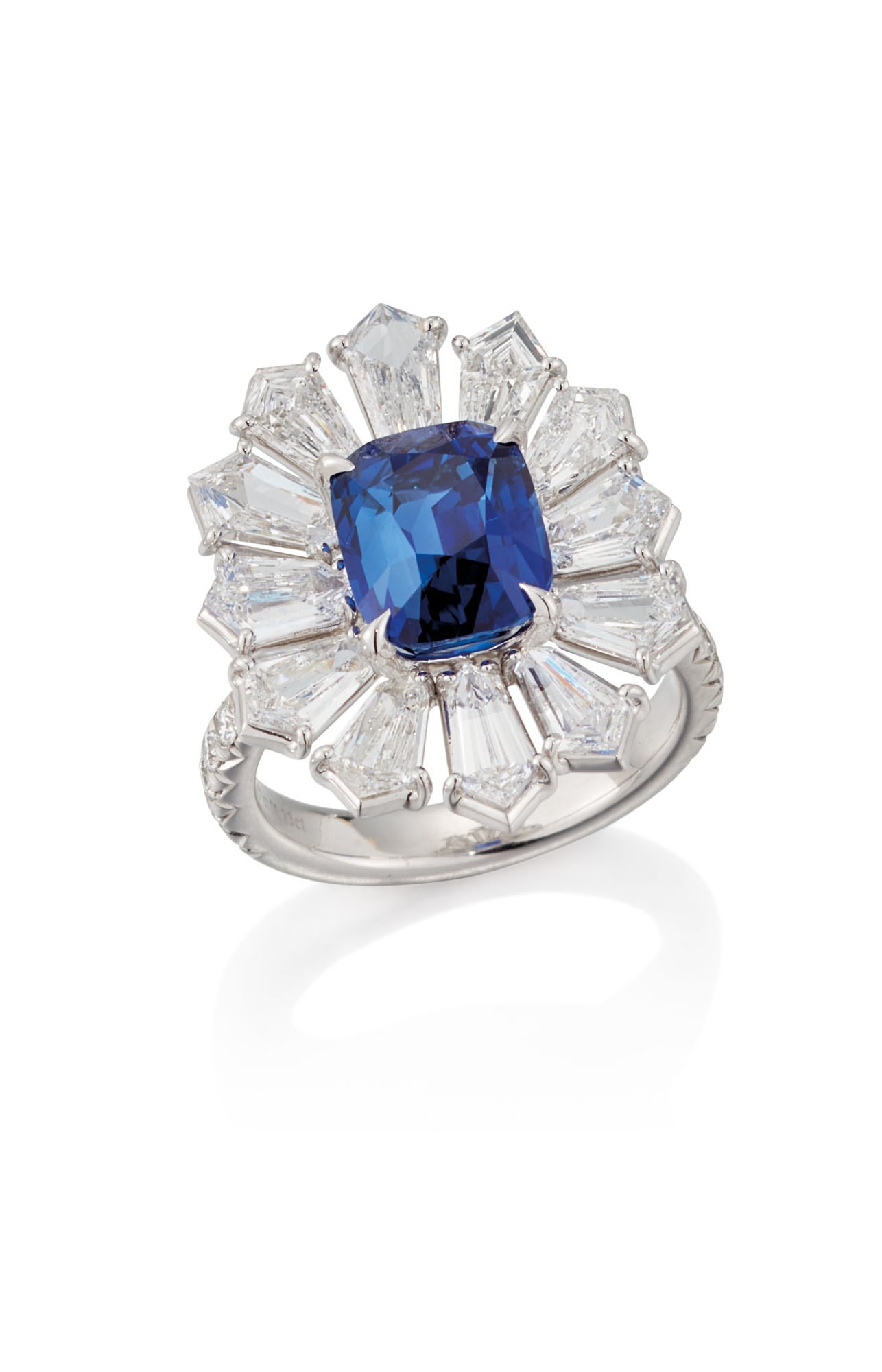 SAPPHIRE AND DIAMOND RING