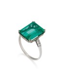 EMERALD AND DIAMOND RING