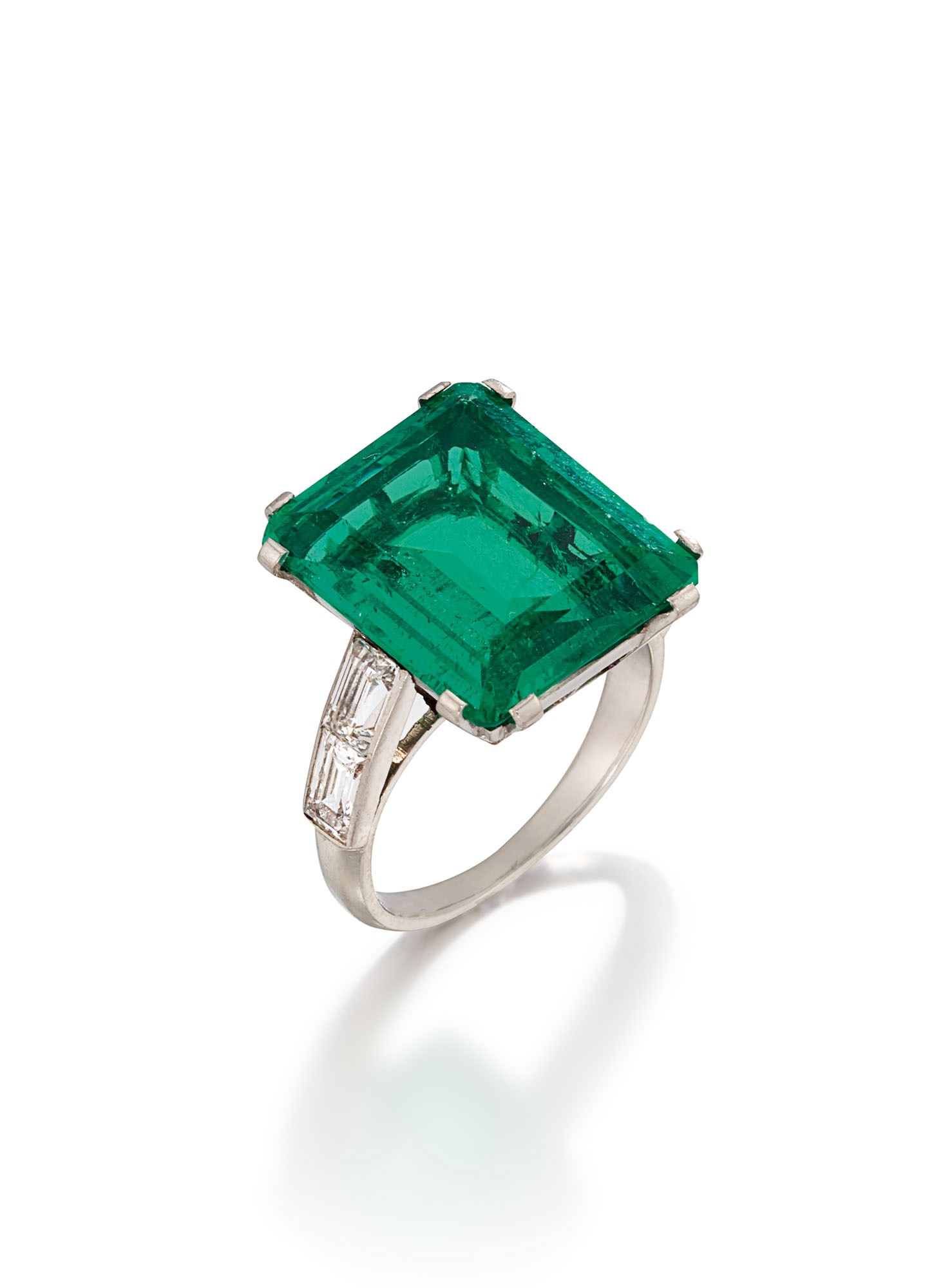 EMERALD AND DIAMOND RING
