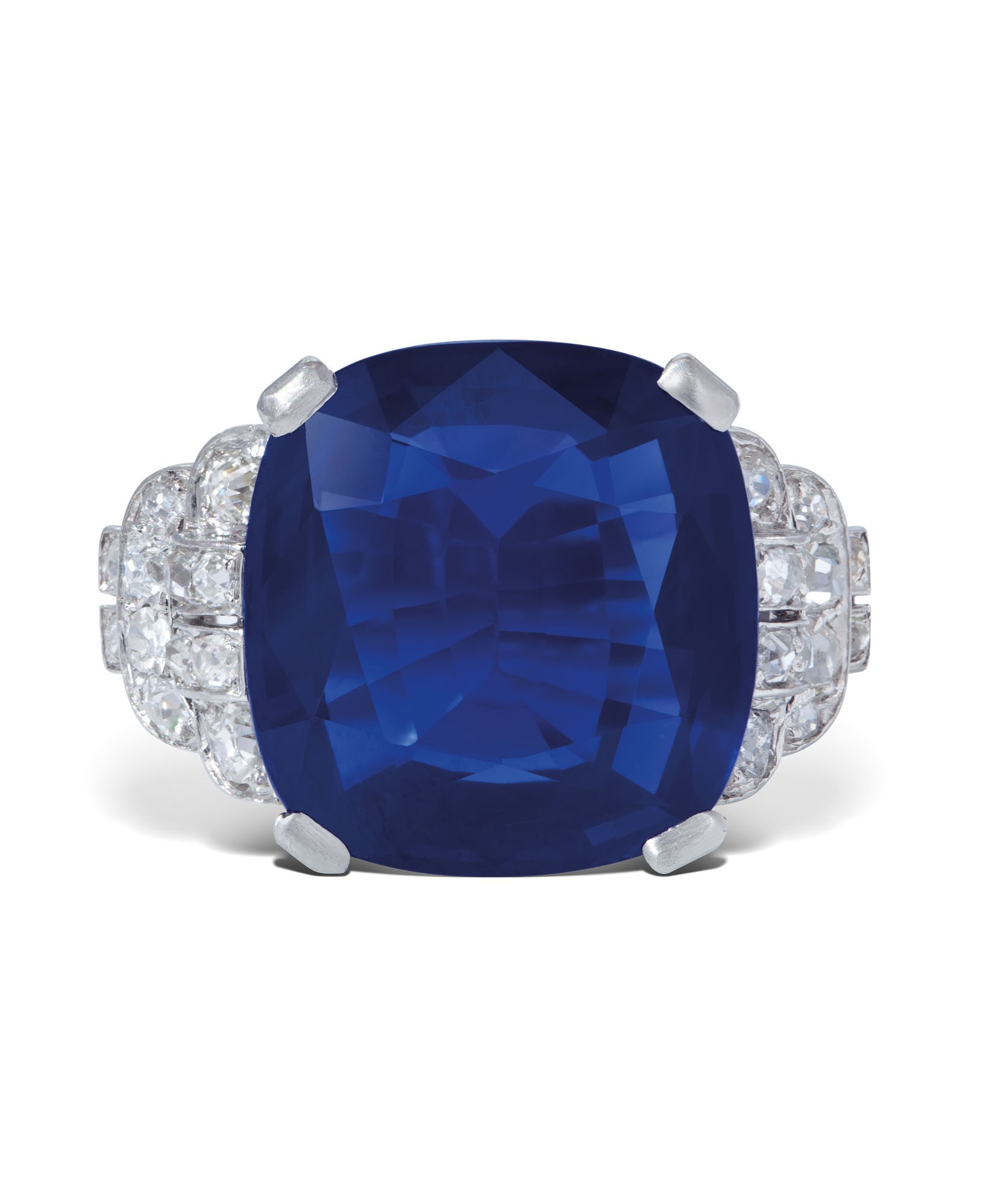 SAPPHIRE AND DIAMOND RING