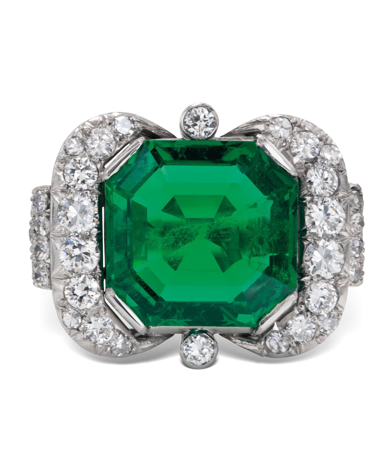 EMERALD AND DIAMOND RING
