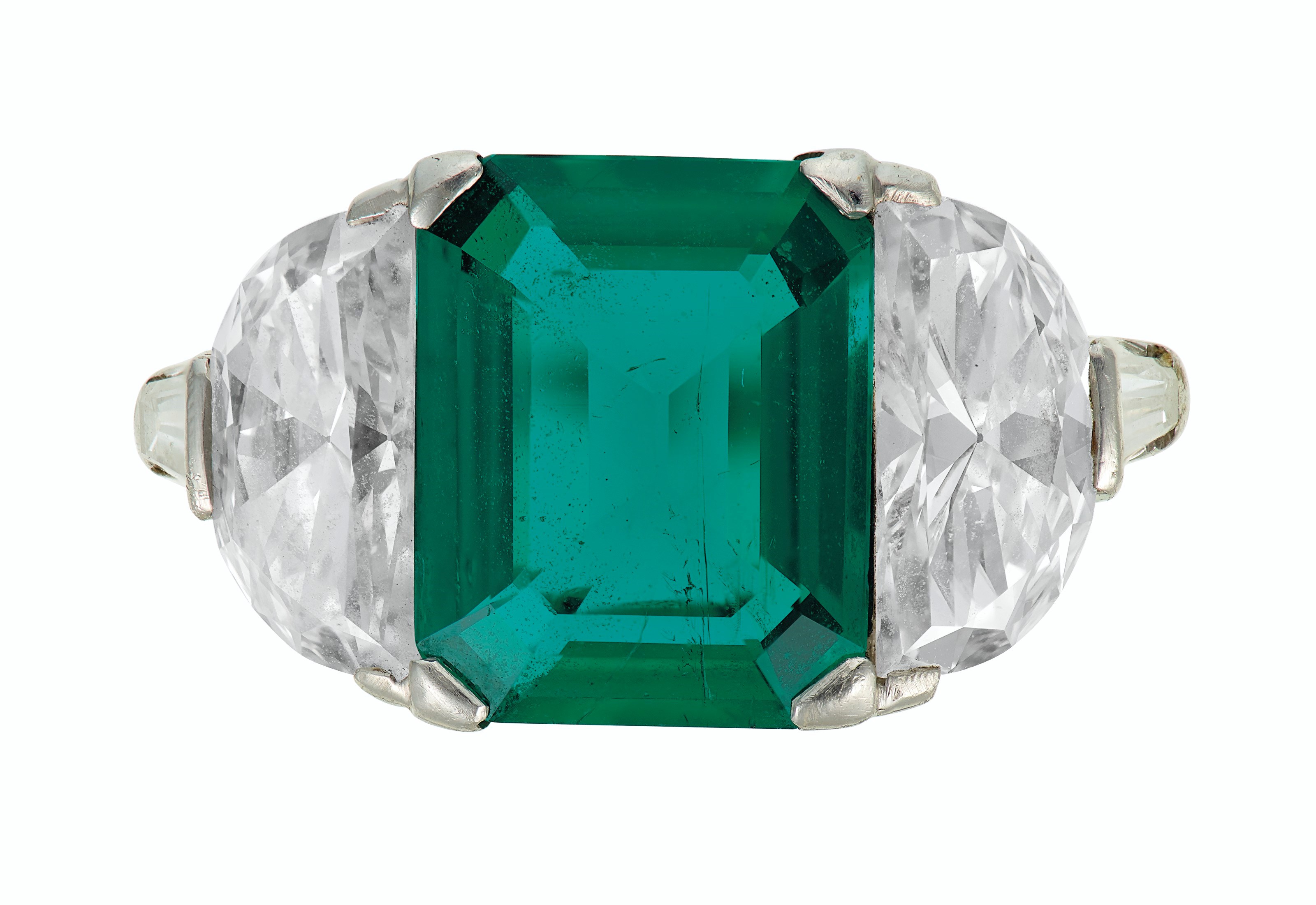 EMERALD AND DIAMOND RING