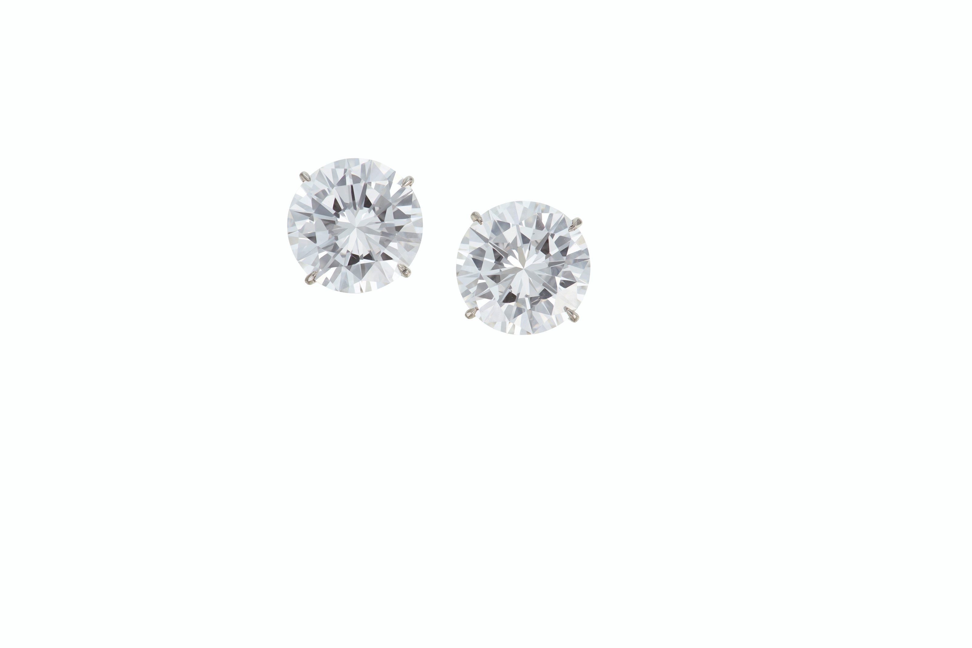 A PAIR OF IMPORTANT DIAMOND STUDS