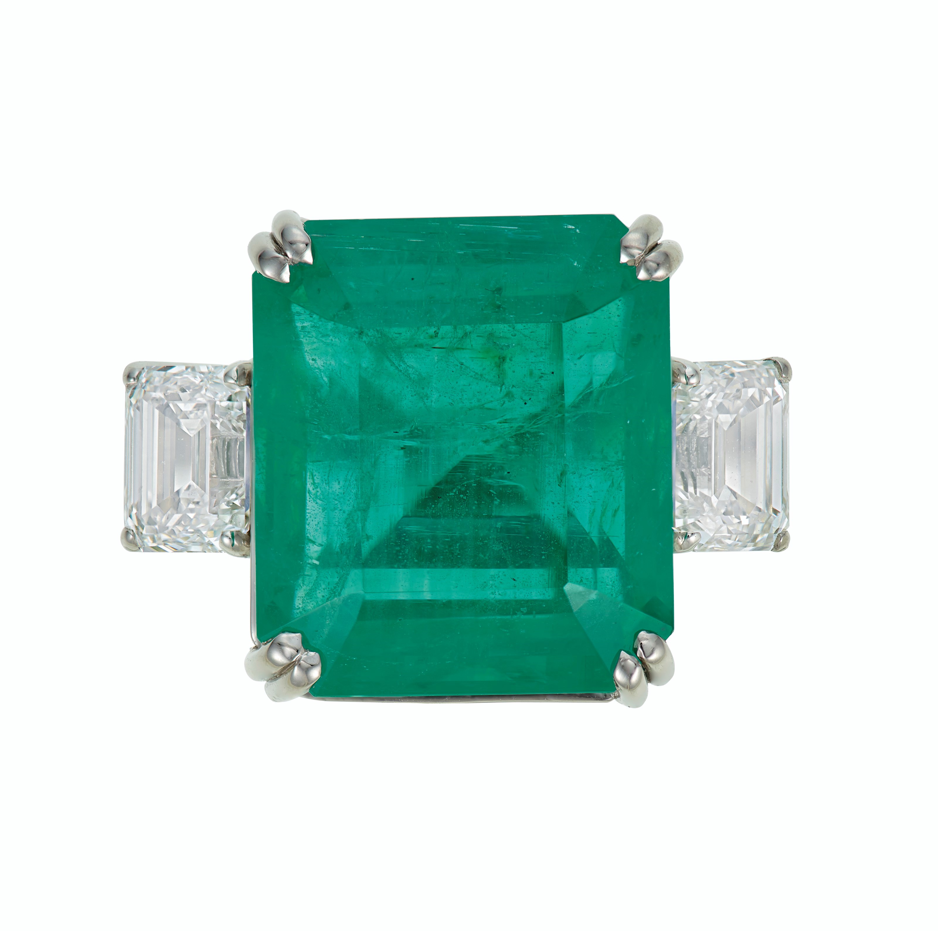 EMERALD AND DIAMOND RING