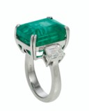 EMERALD AND DIAMOND RING