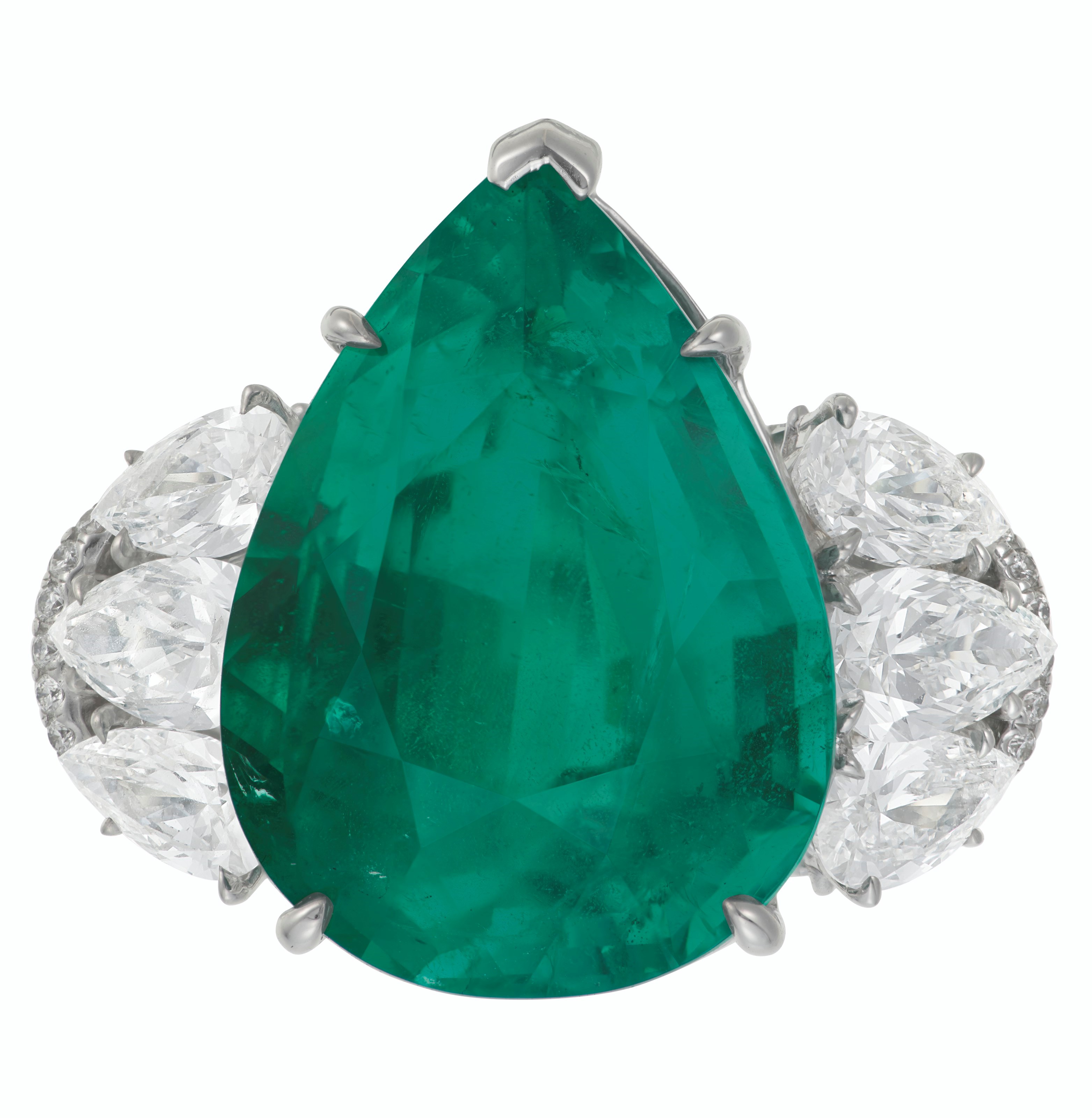 EMERALD AND DIAMOND RING
