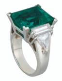 EMERALD AND DIAMOND RING