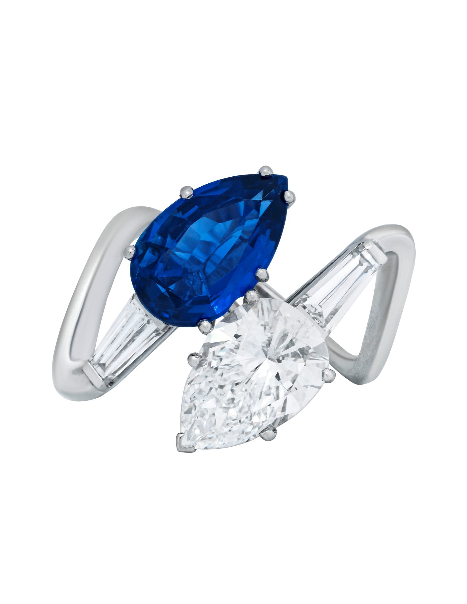 SAPPHIRE AND DIAMOND RING