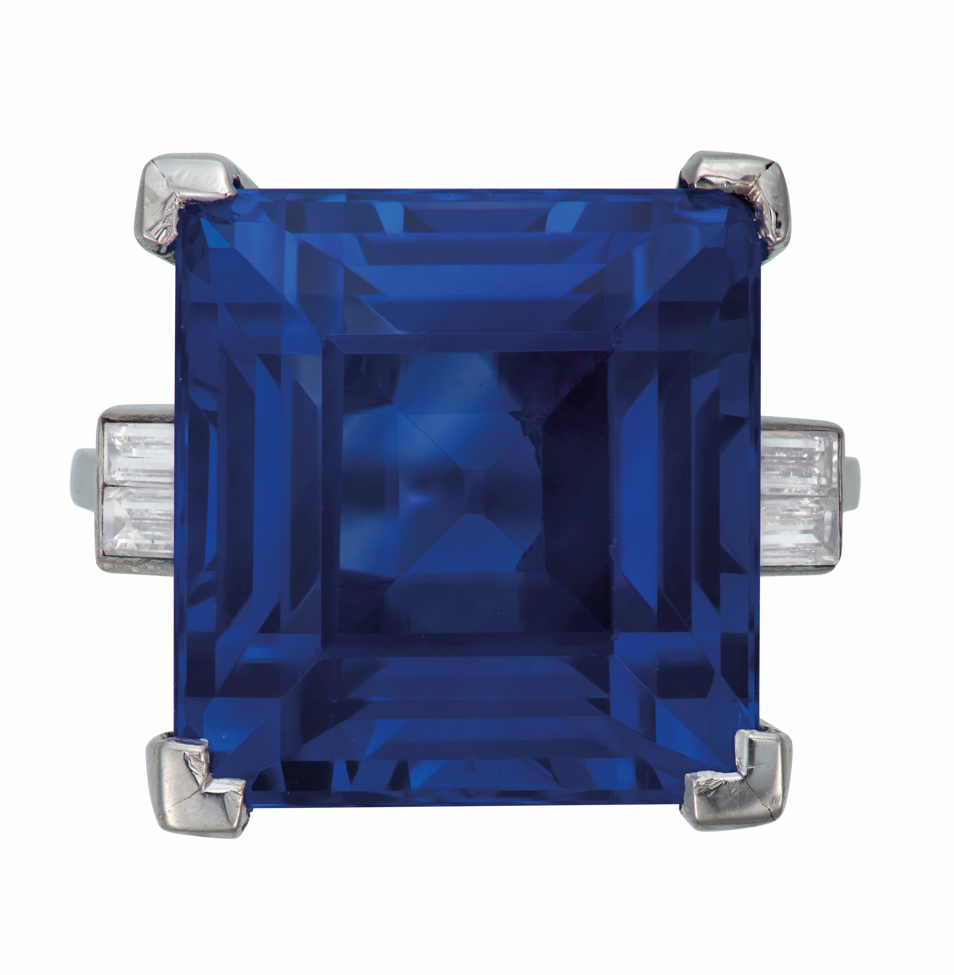 SAPPHIRE AND DIAMOND RING