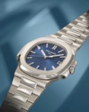 PATEK PHILIPPE. AN EXTREMELY RARE PLATINUM AND DIAMOND-SET LIMITED EDITION AUTOMATIC WRISTWATCH WITH SWEEP CENTRE SECONDS, BRACELET, CERTIFICATES AND BOX - MADE TO COMMEMORATE THE 40TH ANNIVERSARY OF THE PATEK PHILIPPE NAUTILUS
