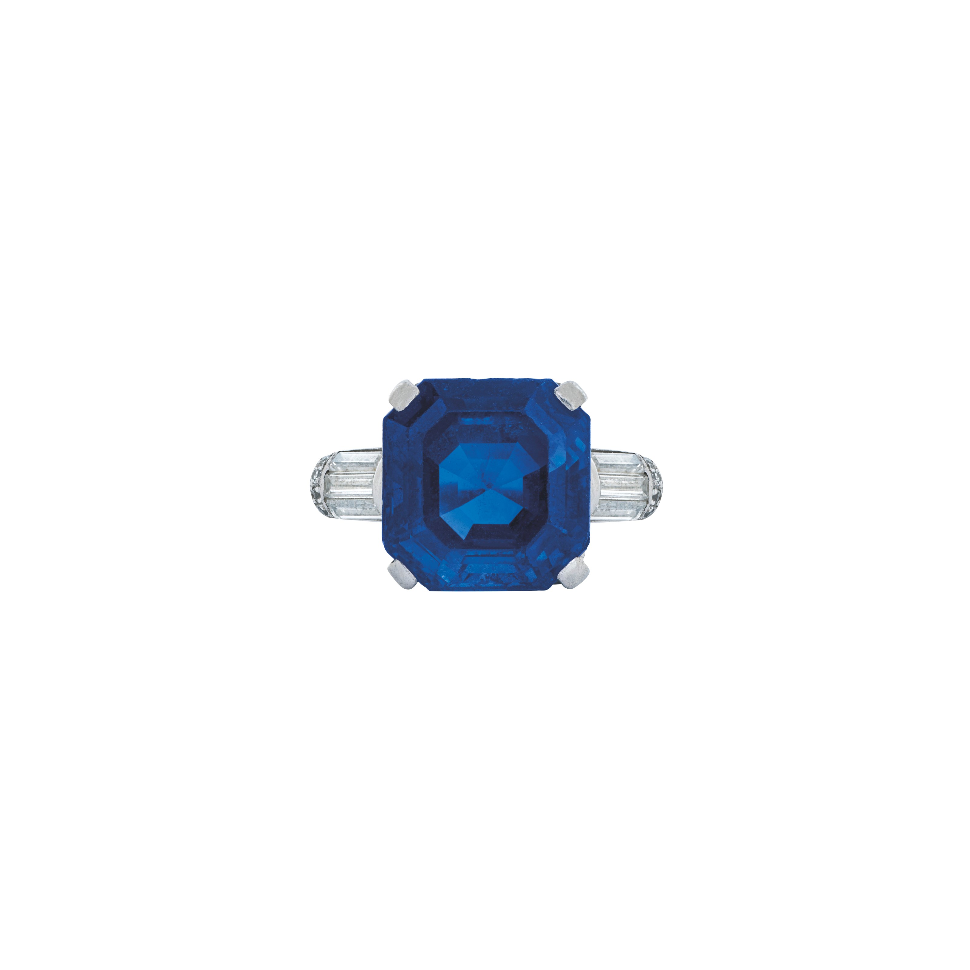 SAPPHIRE AND DIAMOND RING