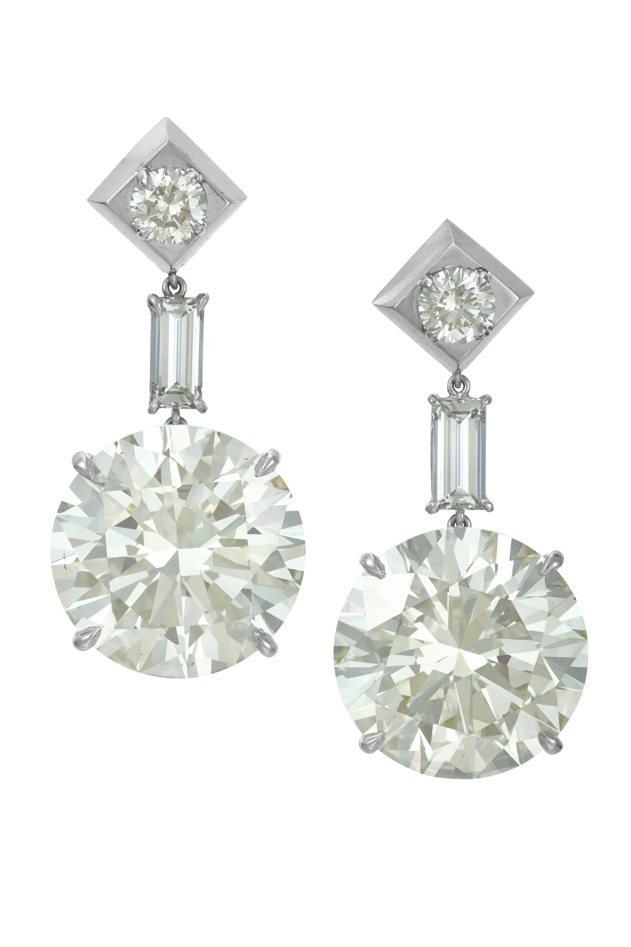 IMPRESSIVE DIAMOND EARRINGS