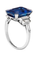 SAPPHIRE AND DIAMOND RING