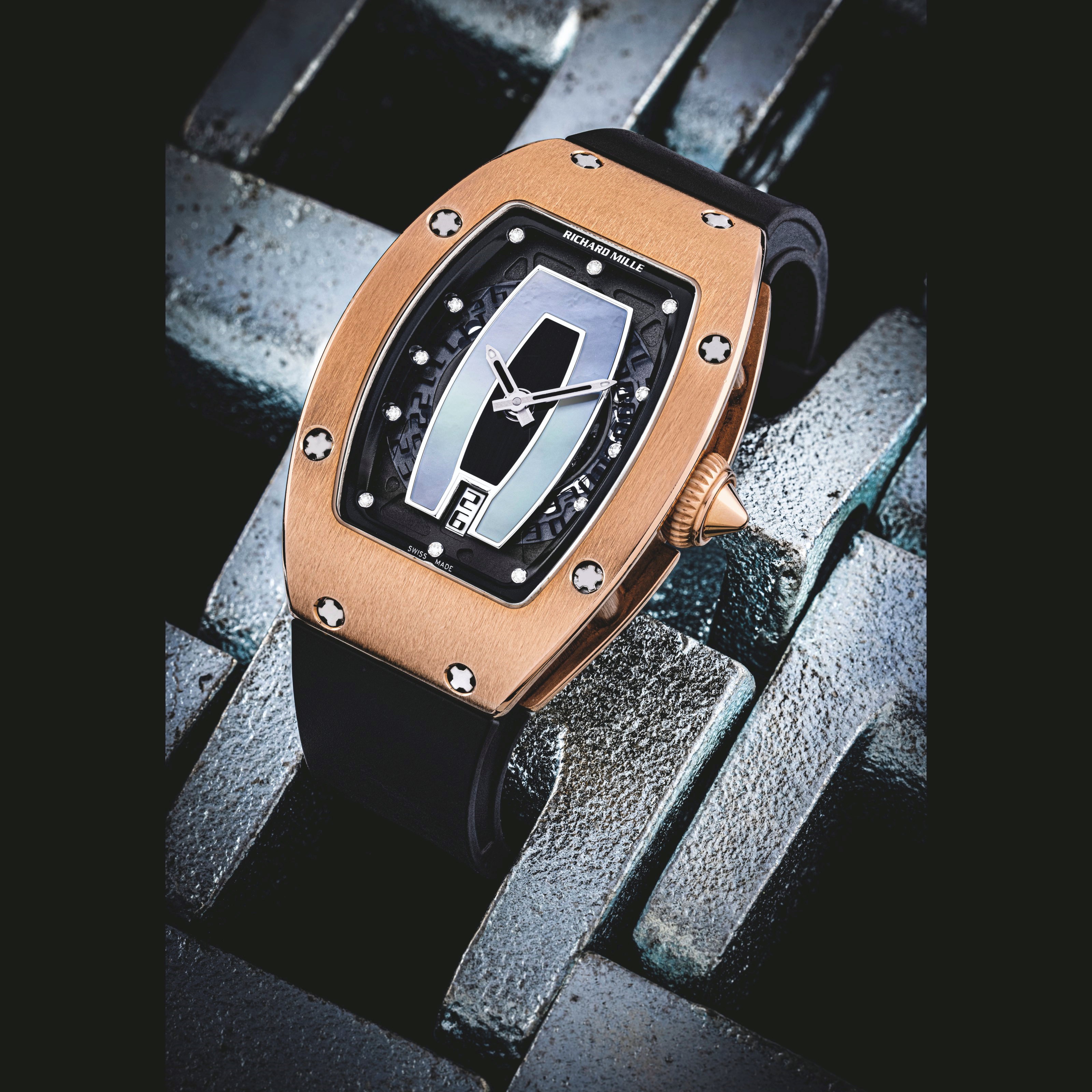 RICHARD MILLE，精美，18K红金镶钻石女装自动上弦腕表，配日历显示及贝母表盘， 型号RM007，约2010年制，附盒子及外包装