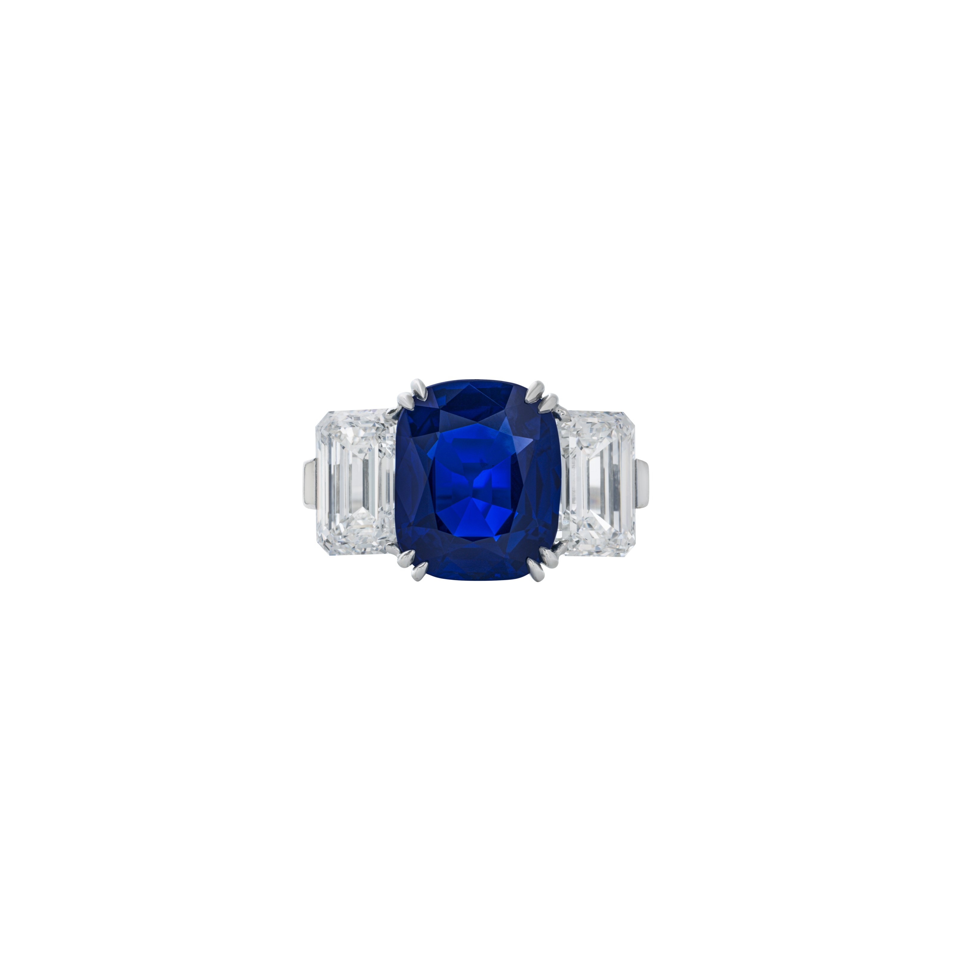 SAPPHIRE AND DIAMOND RING