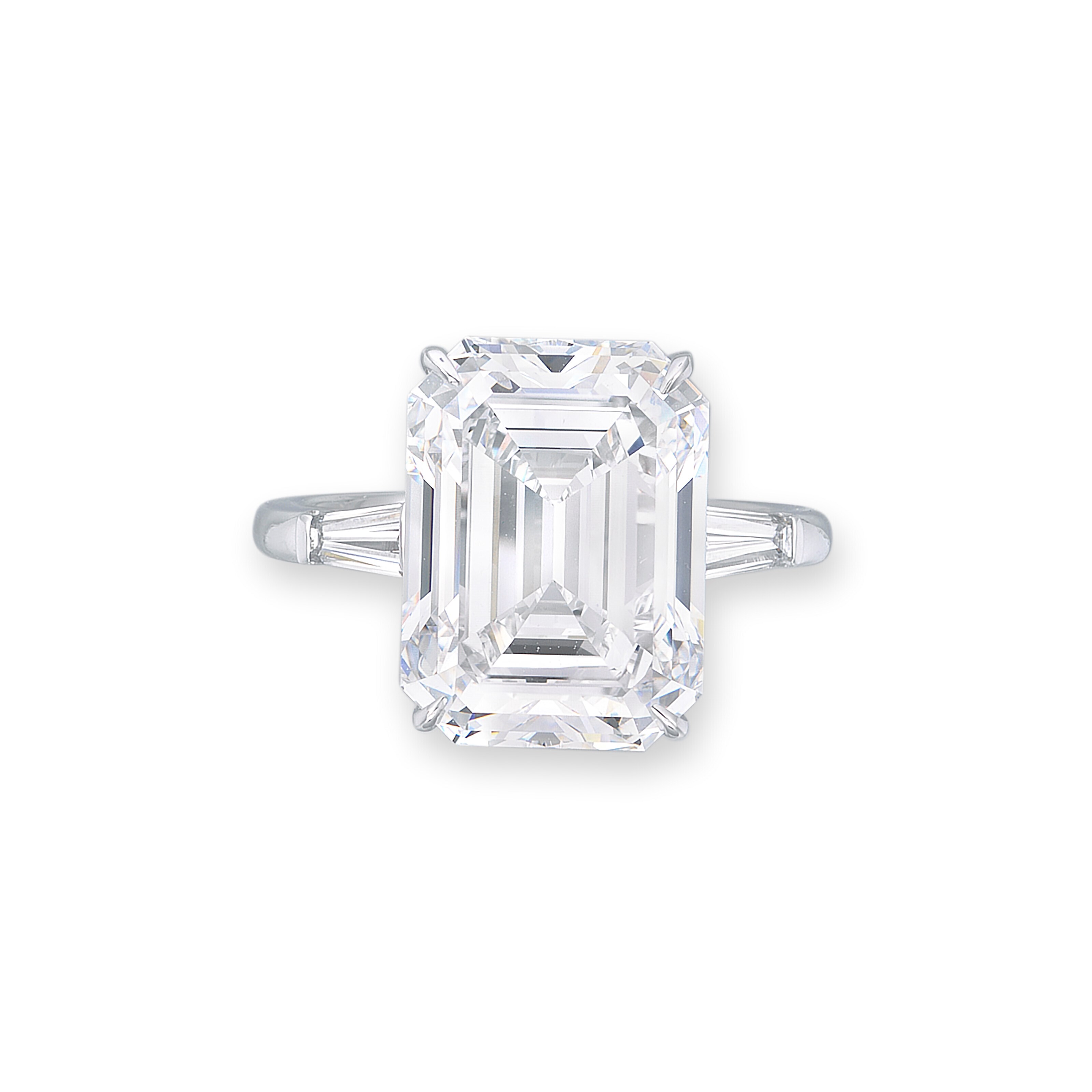 A SUPERB DIAMOND RING