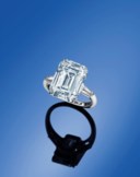 A SUPERB DIAMOND RING