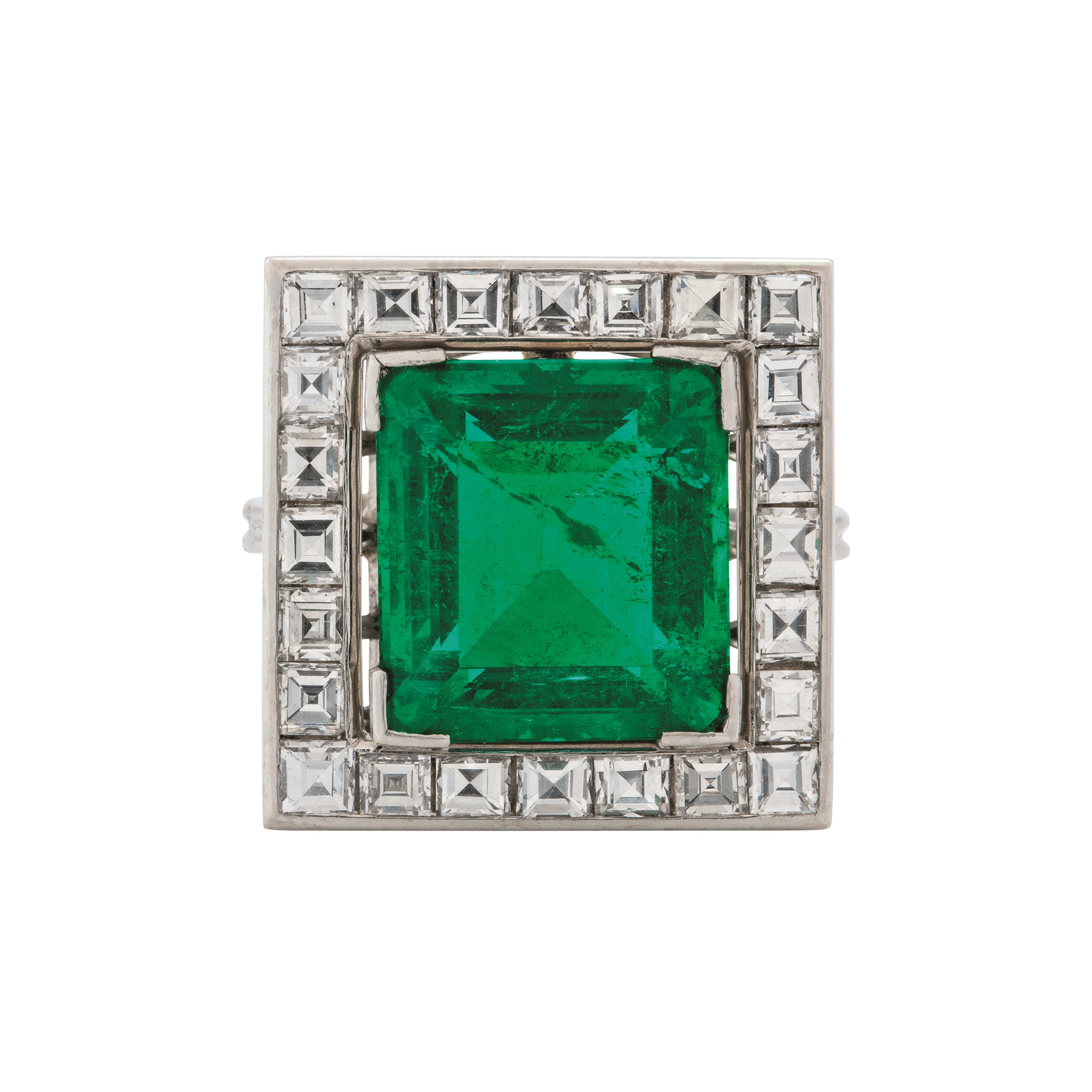 EMERALD AND DIAMOND RING