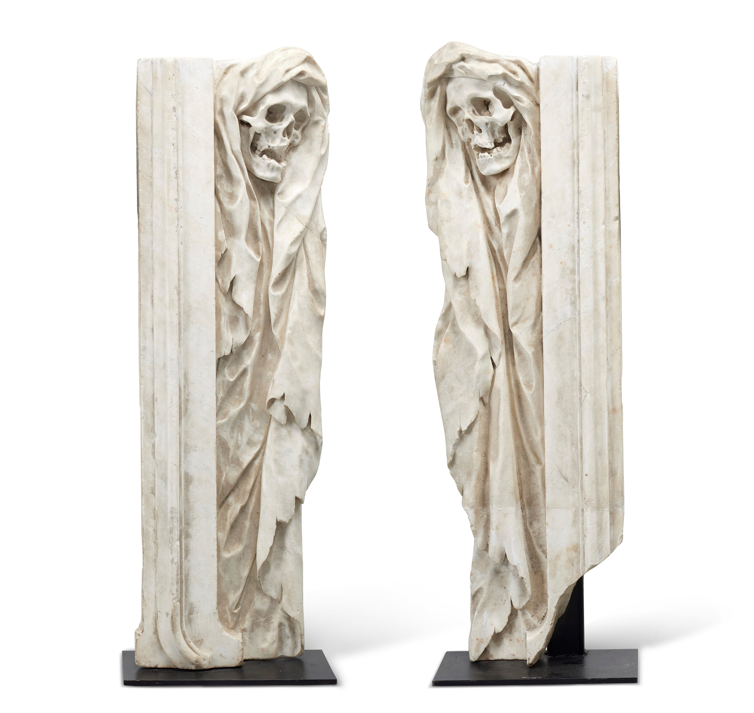 DEUX ÉLÉMENTS ARCHITECTURAUX FORMANT PAIRE PROVENANT D'UN MONUMENT FUNÉRAIRE