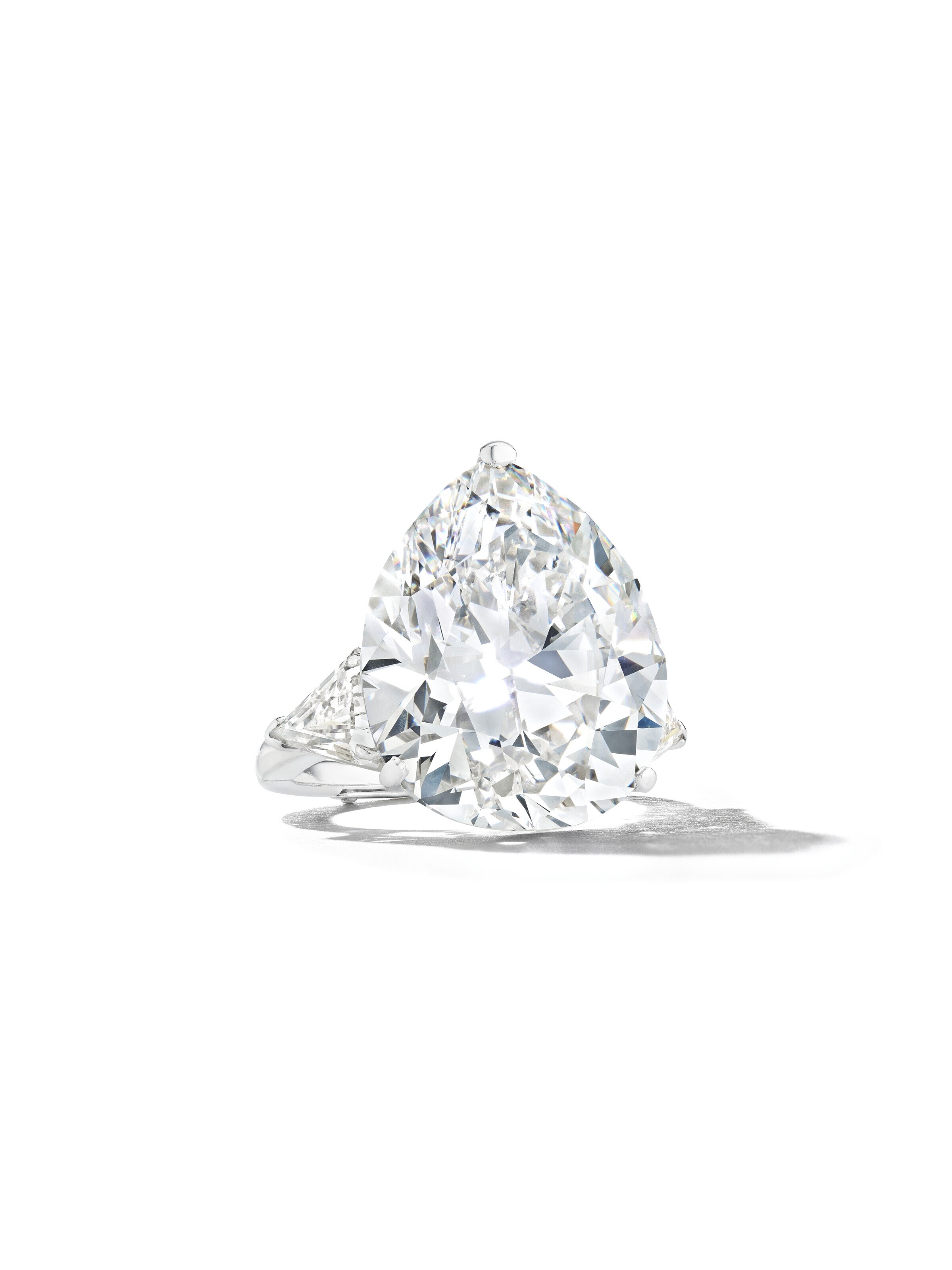 A SUPERB DIAMOND RING