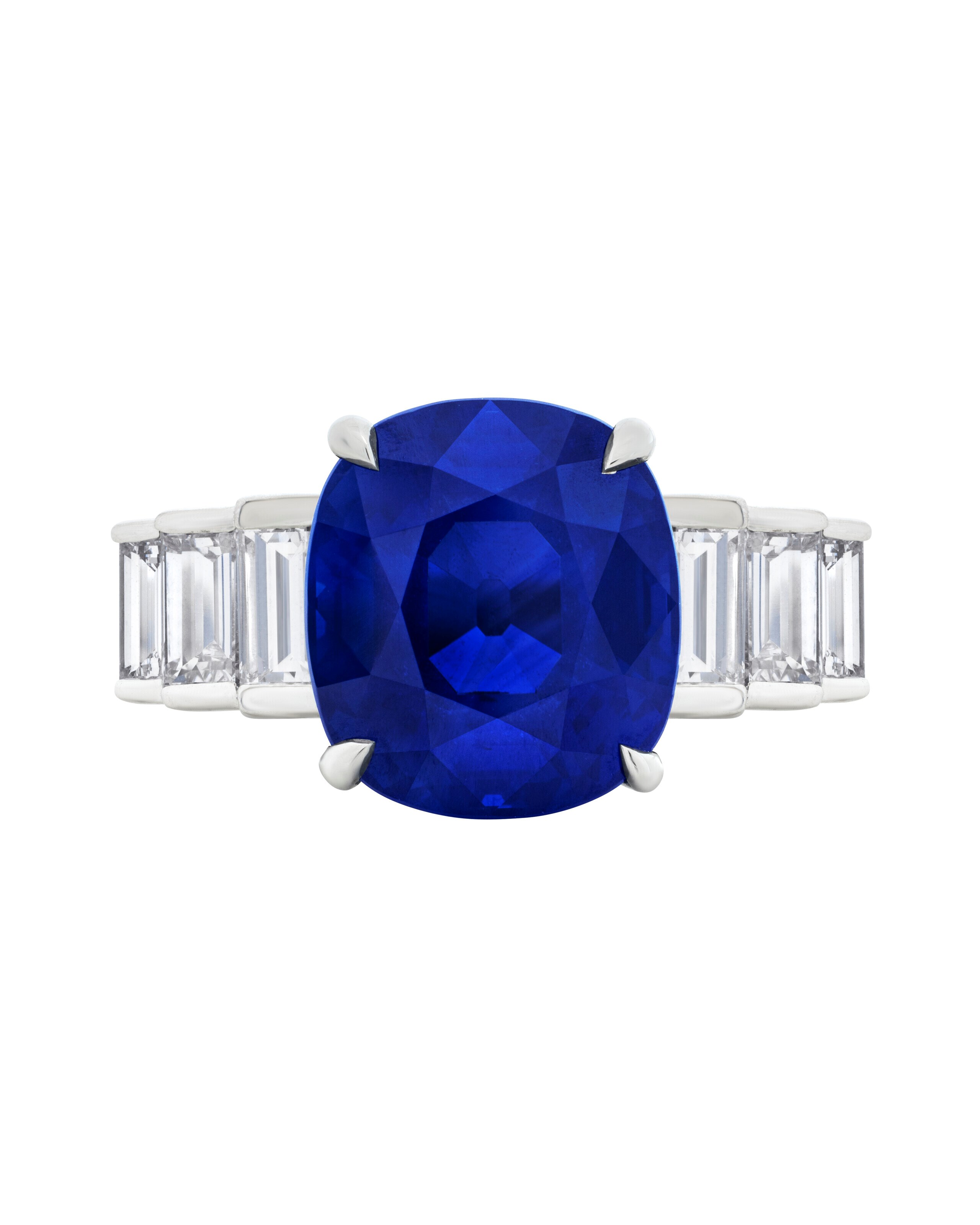 SAPPHIRE AND DIAMOND RING