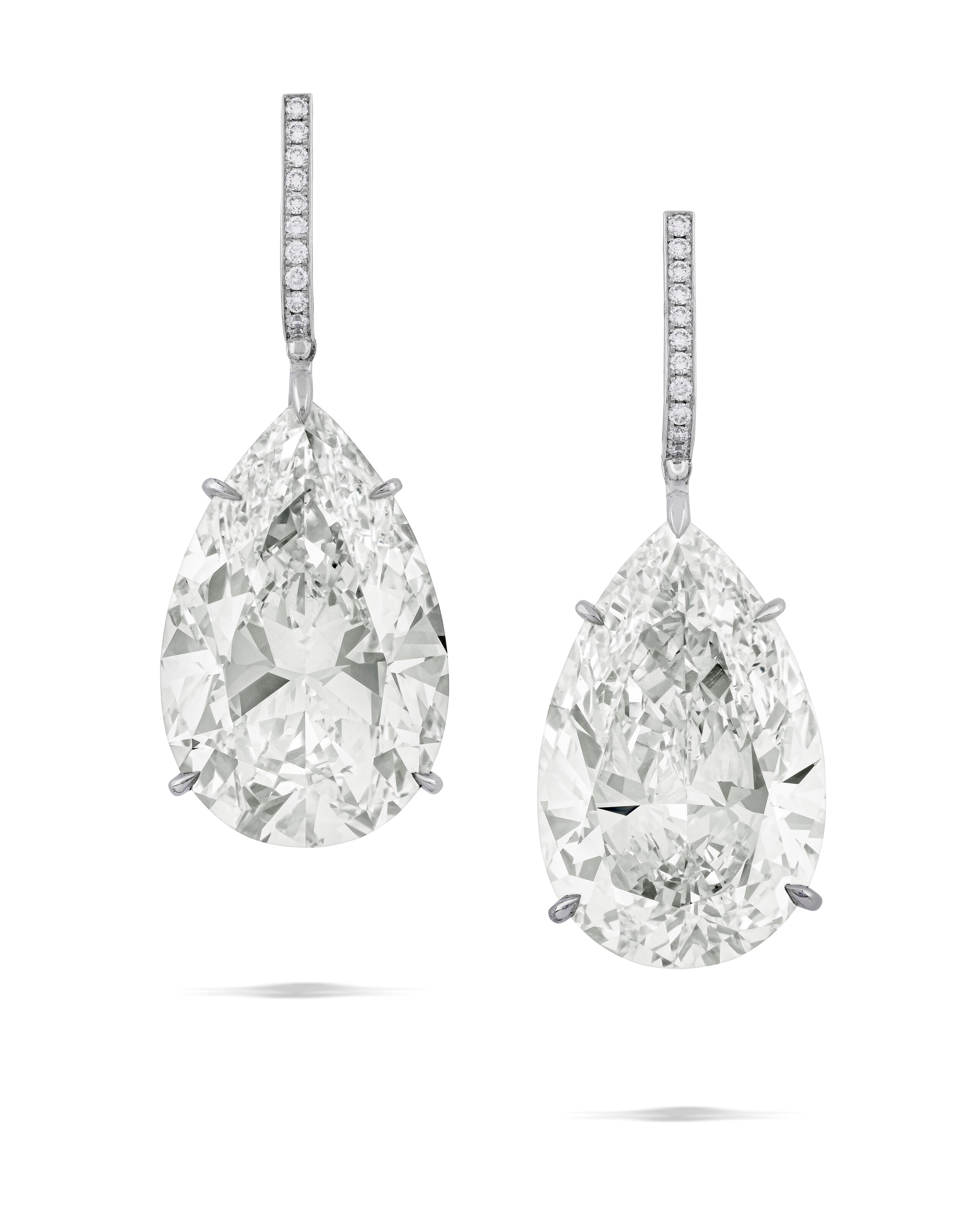 PAIR OF DIAMOND EARRINGS