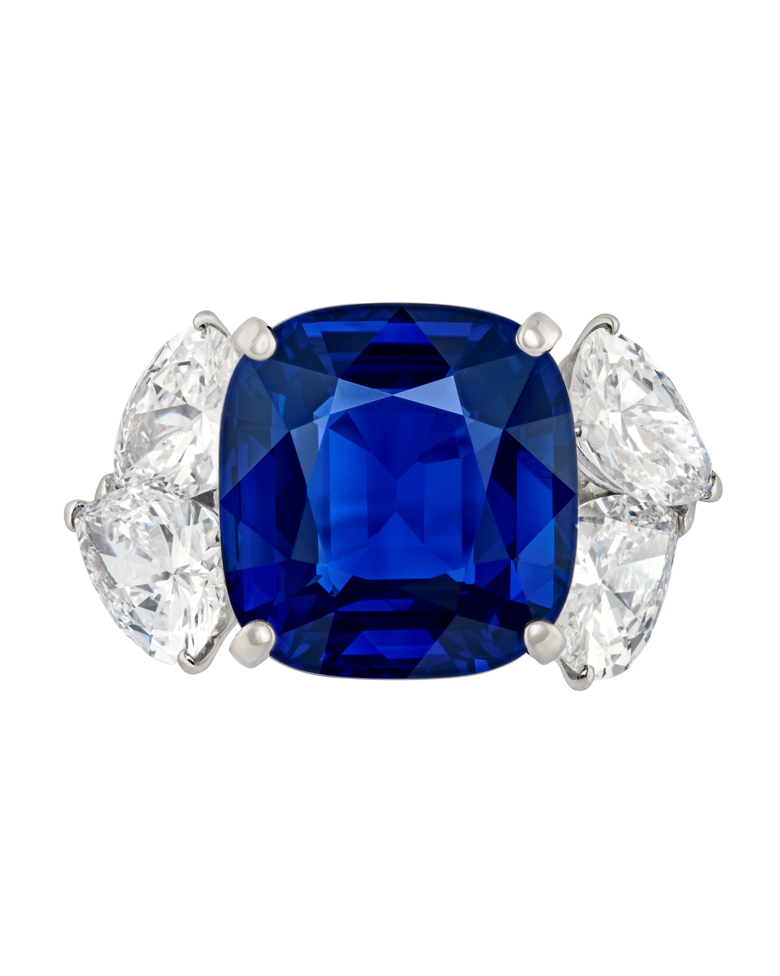 SAPPHIRE AND DIAMOND RING