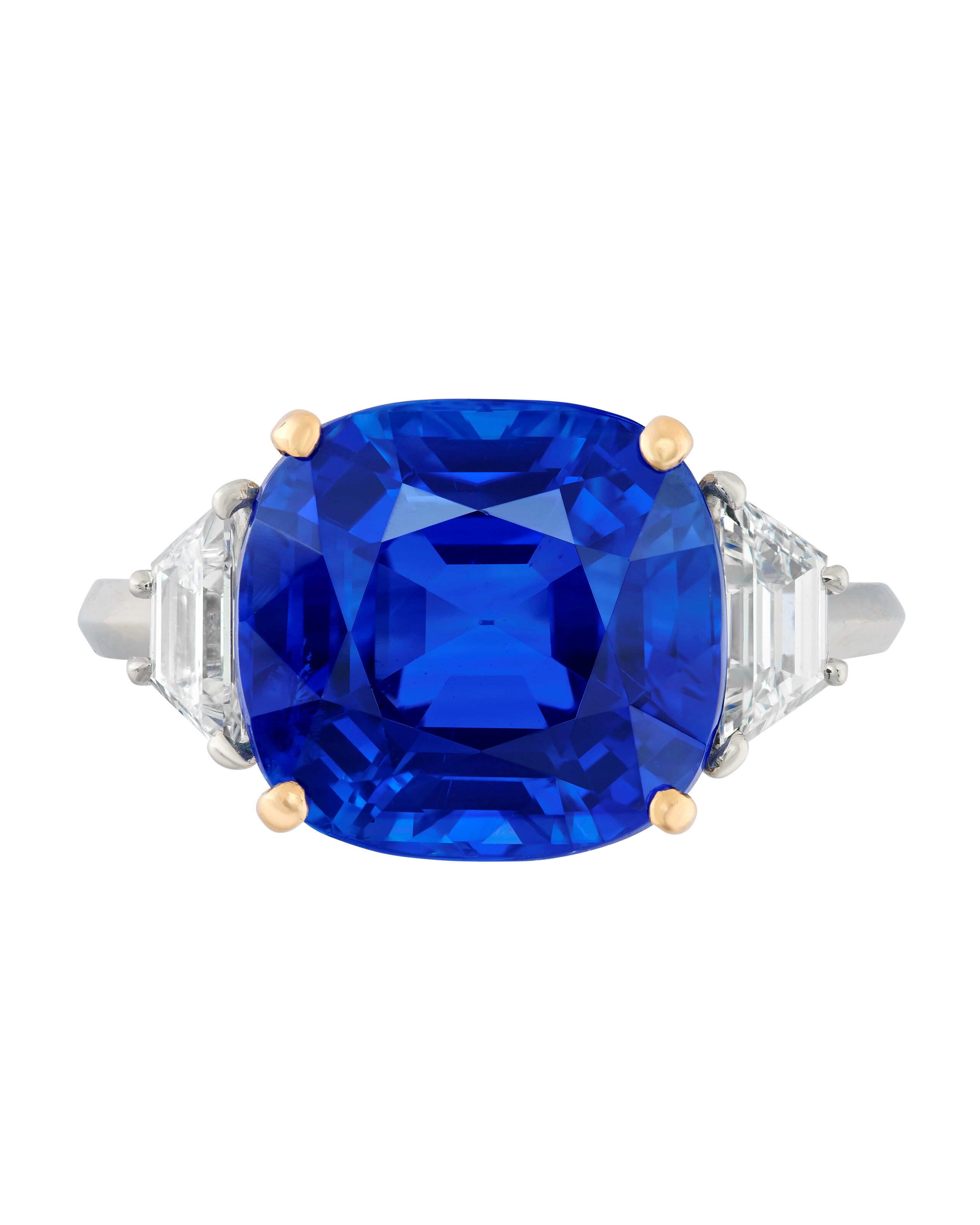 SAPPHIRE AND DIAMOND RING