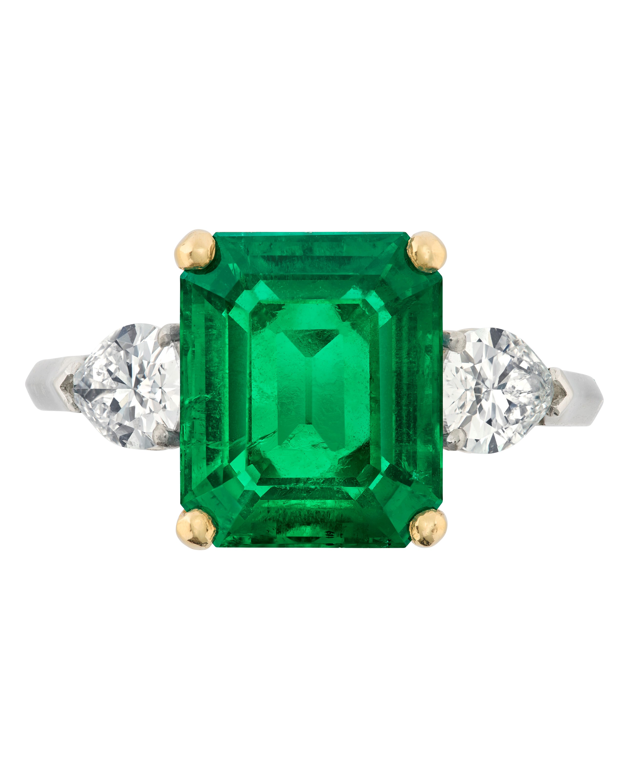 EMERALD AND DIAMOND RING